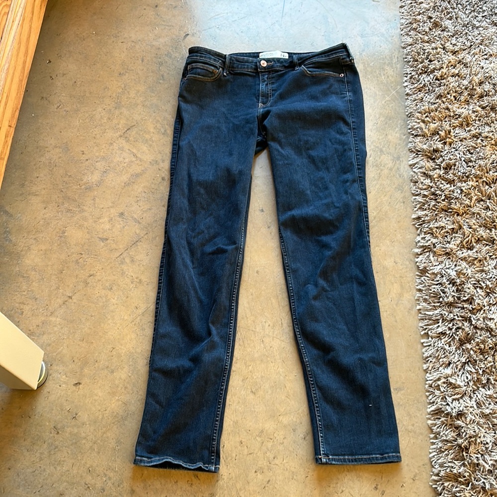 Abercrombie & Fitch Straight Mid Rise Jeans